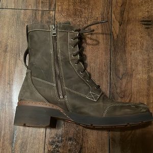 Timberland Women’s Leather Graceyn WP Side Zip Up Olive Green Boots. Size 9